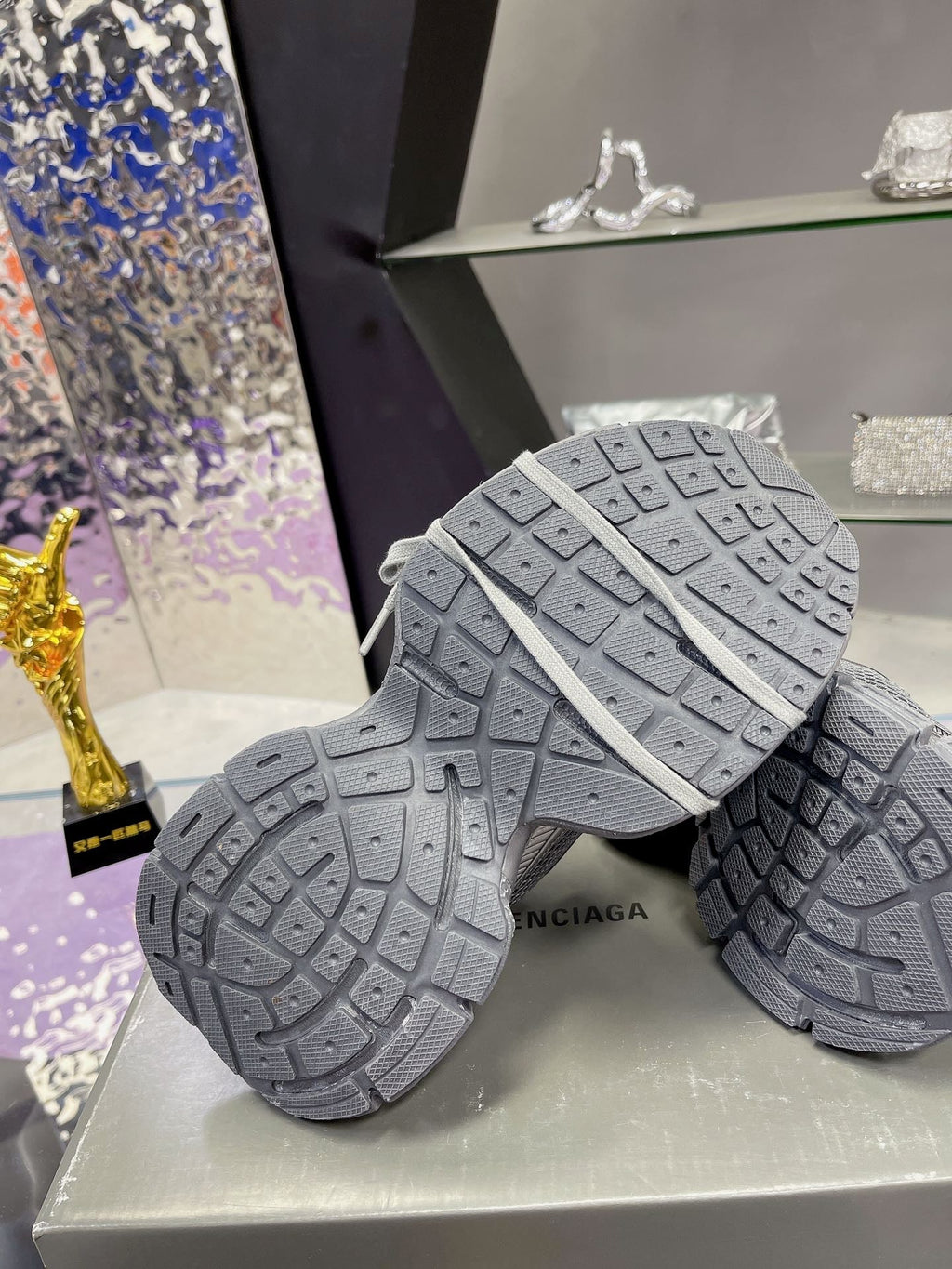 3XL SNEAKER IN ALL GRAY MESH AND POLYURETHANE