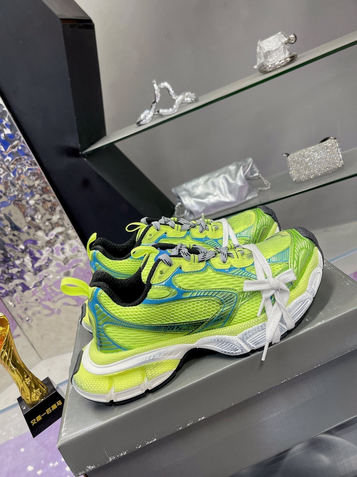 3XL SNEAKER IN NEON GREEN MESH AND POLYURETHANE