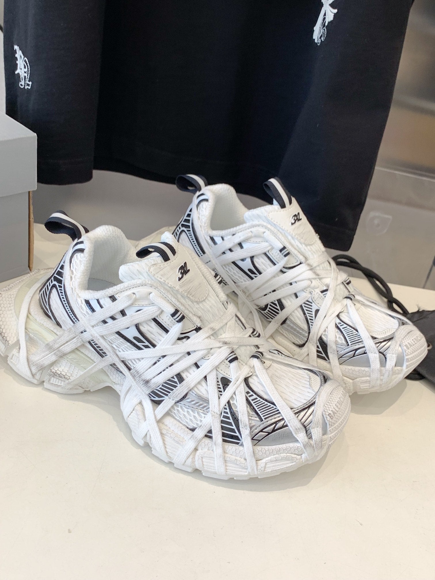 3XL EXTREME LACE SNEAKER WHITE AND SILVER