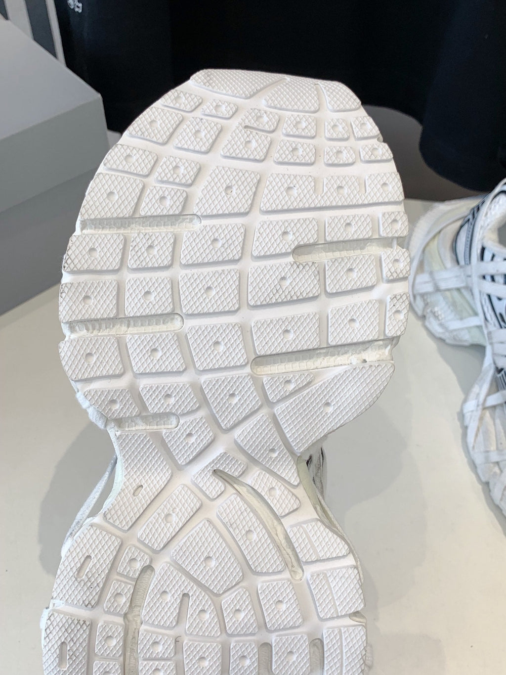 3XL EXTREME LACE SNEAKER WHITE AND SILVER