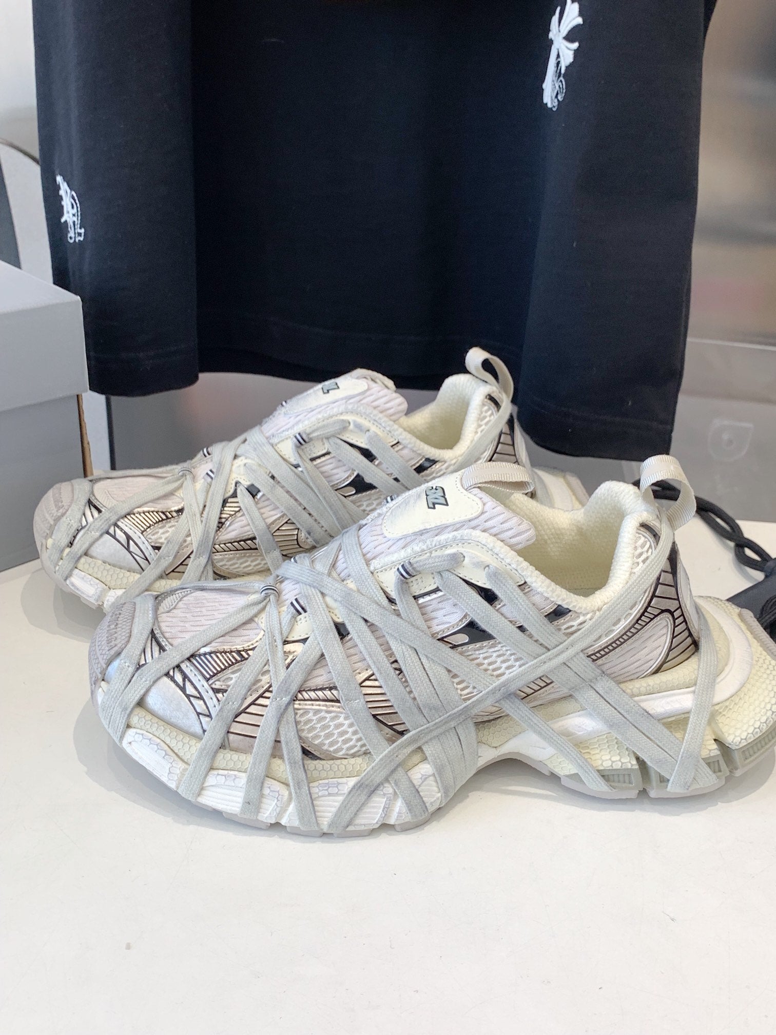 3XL EXTREME LACE SNEAKER BEIGE AND GRAY