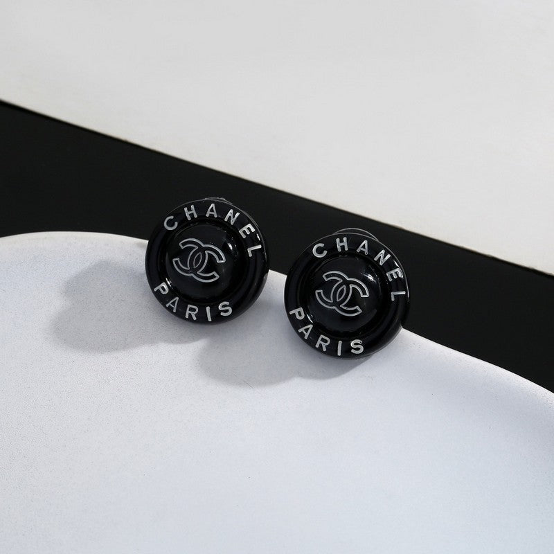 18K  Chanel Black Round Earrings