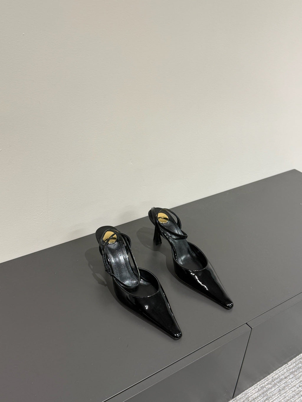 AIMÉE SLINGBACK PUMPS IN BLACK GLOSSY LAMBSKIN