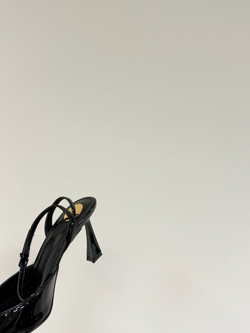 AIMÉE SLINGBACK PUMPS IN BLACK GLOSSY LAMBSKIN