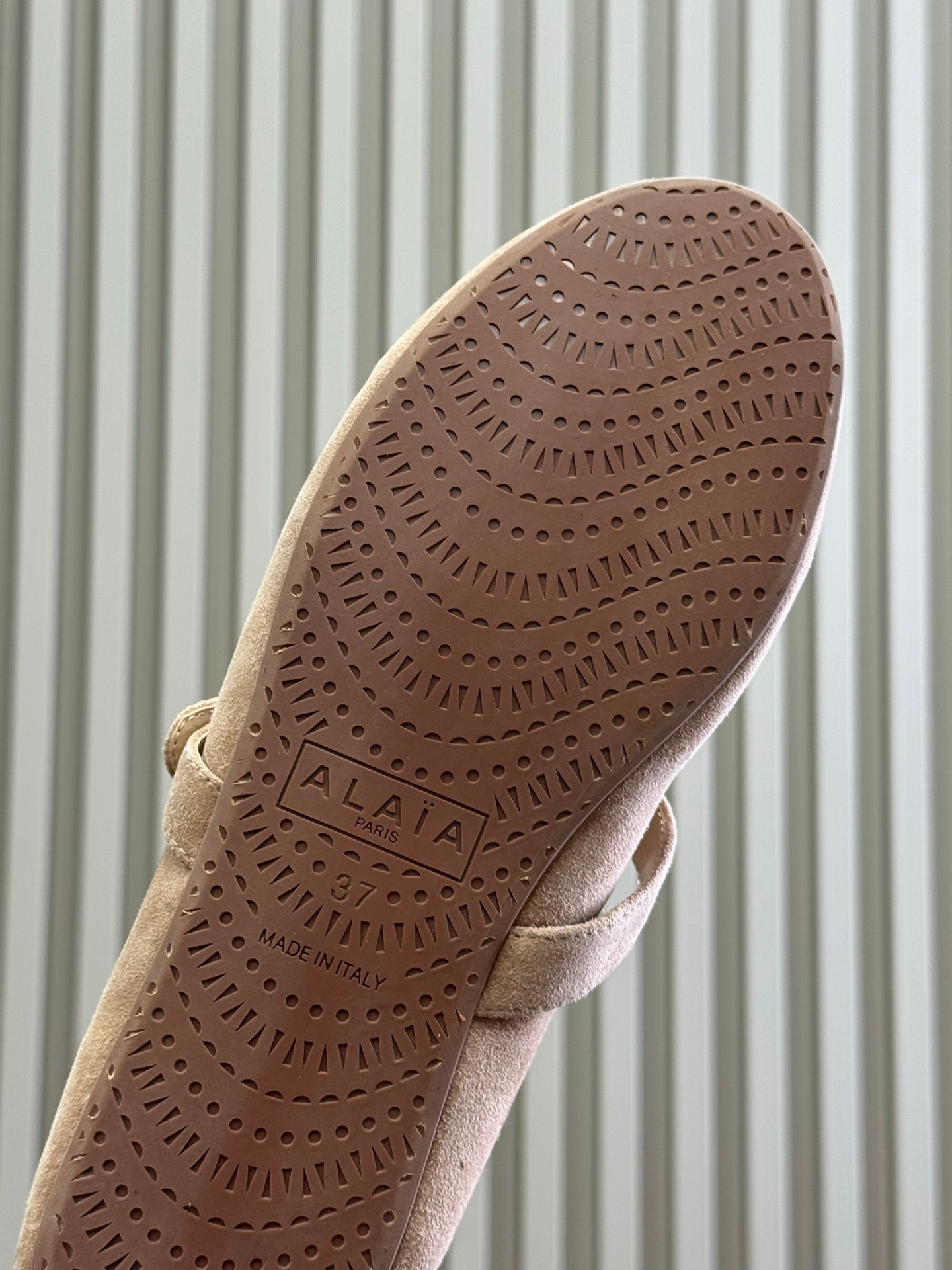 ALAIA 25S MARY JANE SHEARLING FLATS IN LIGHT BROWN SUEDE