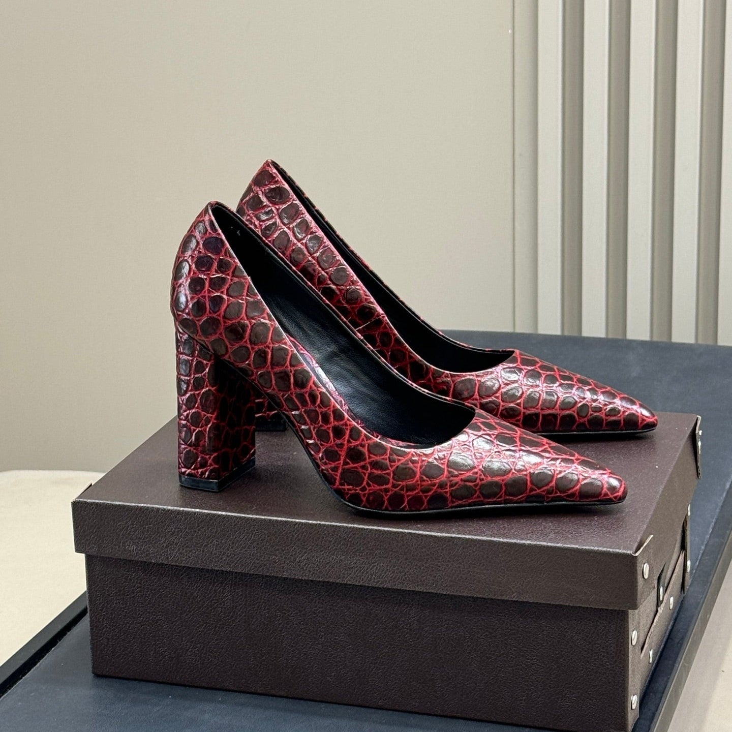 ALAIA 25S POINTY TOE PUMPS CROCODILE-EMBOSSED 90MM IN BURGUNDY CALFSKIN