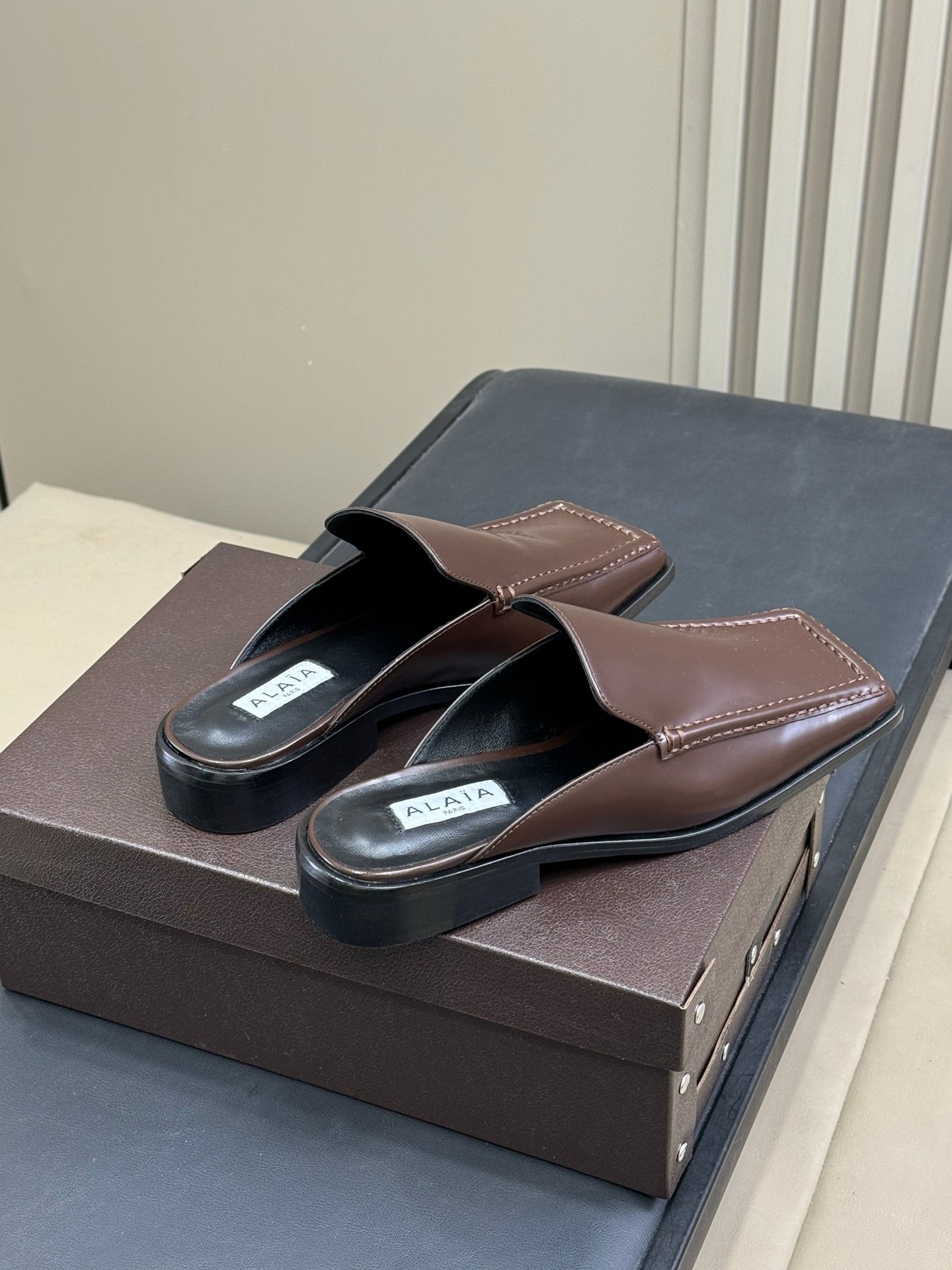 ALAIA 25S SQUARE LOAFER MULES IN BROWN GLOSSY CALFSKIN