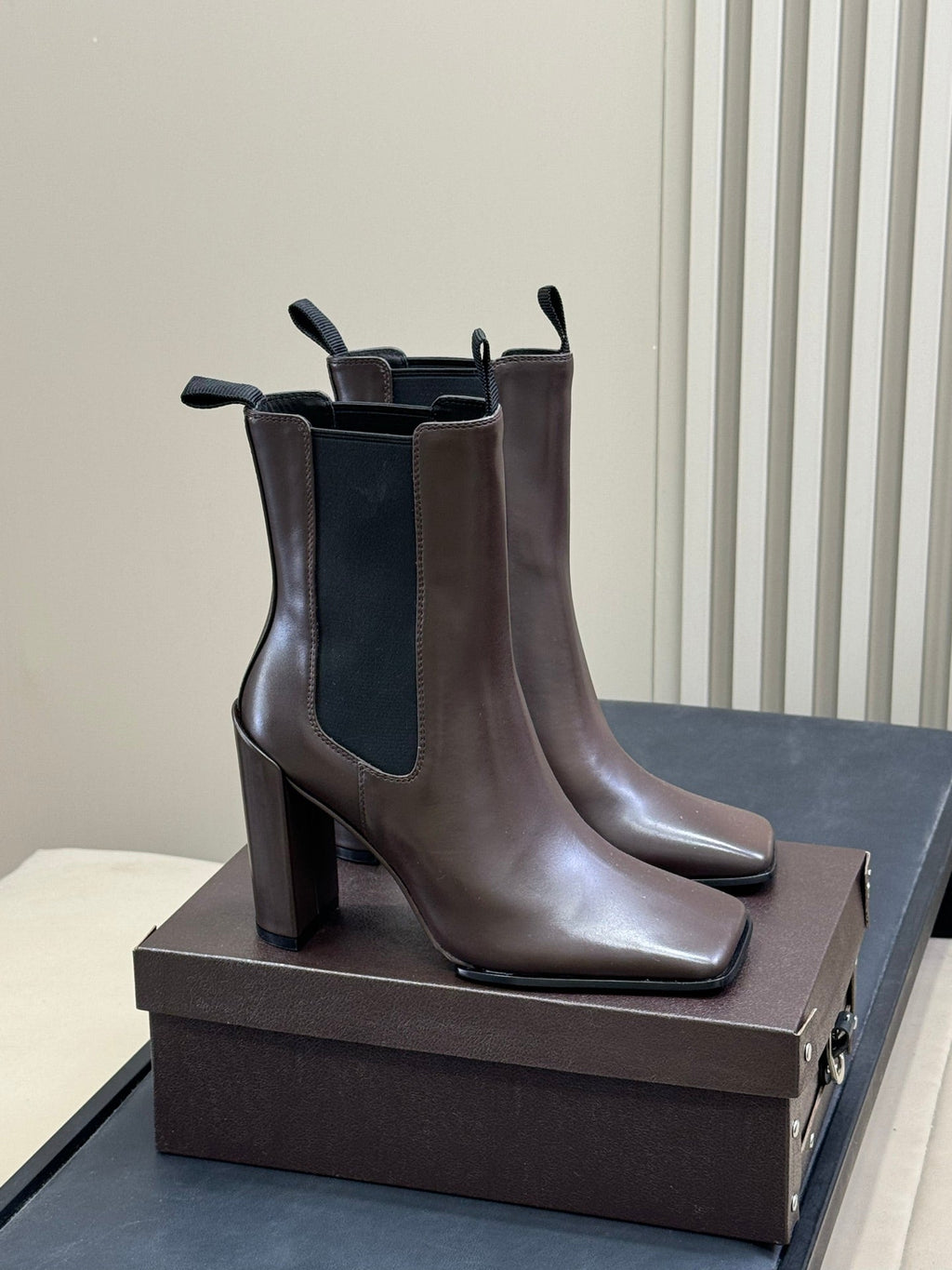 ALAIA 25S ANKLE HIGH-HEELED BOOTS IN BROWN CALFSKIN AND CANVAS