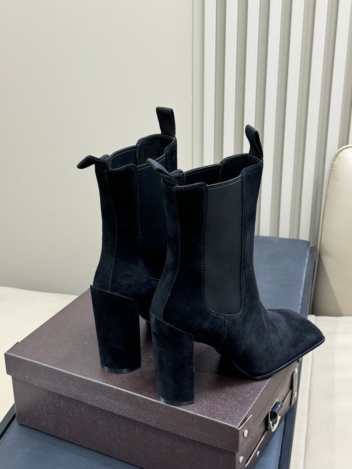 ALAIA 25S ANKLE HIGH-HEELED BOOTS IN BLACK SUEDE AND CANVAS