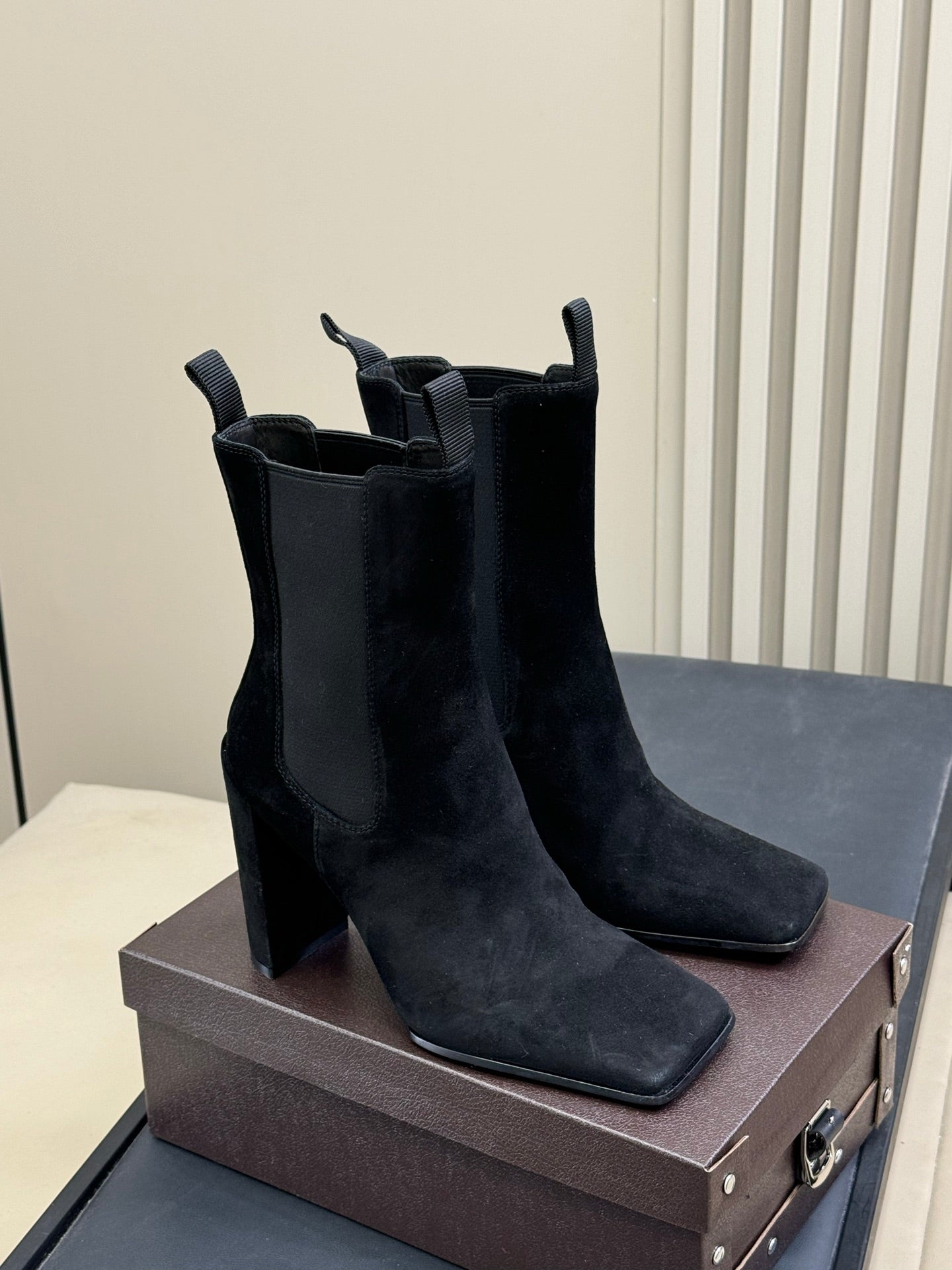 ALAIA 25S ANKLE HIGH-HEELED BOOTS IN BLACK SUEDE AND CANVAS