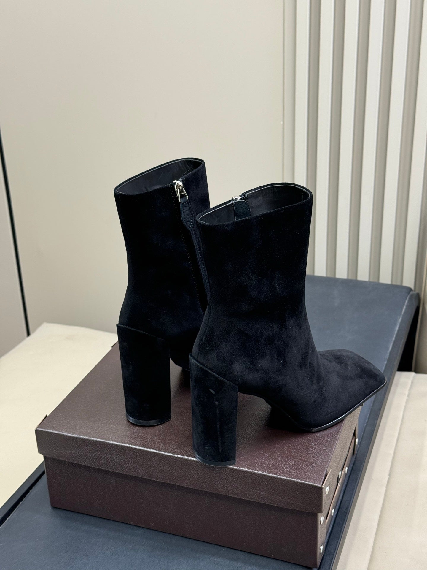 ALAIA 25S ANKLE HIGH-HEELED BOOTS IN BLACK SUEDE