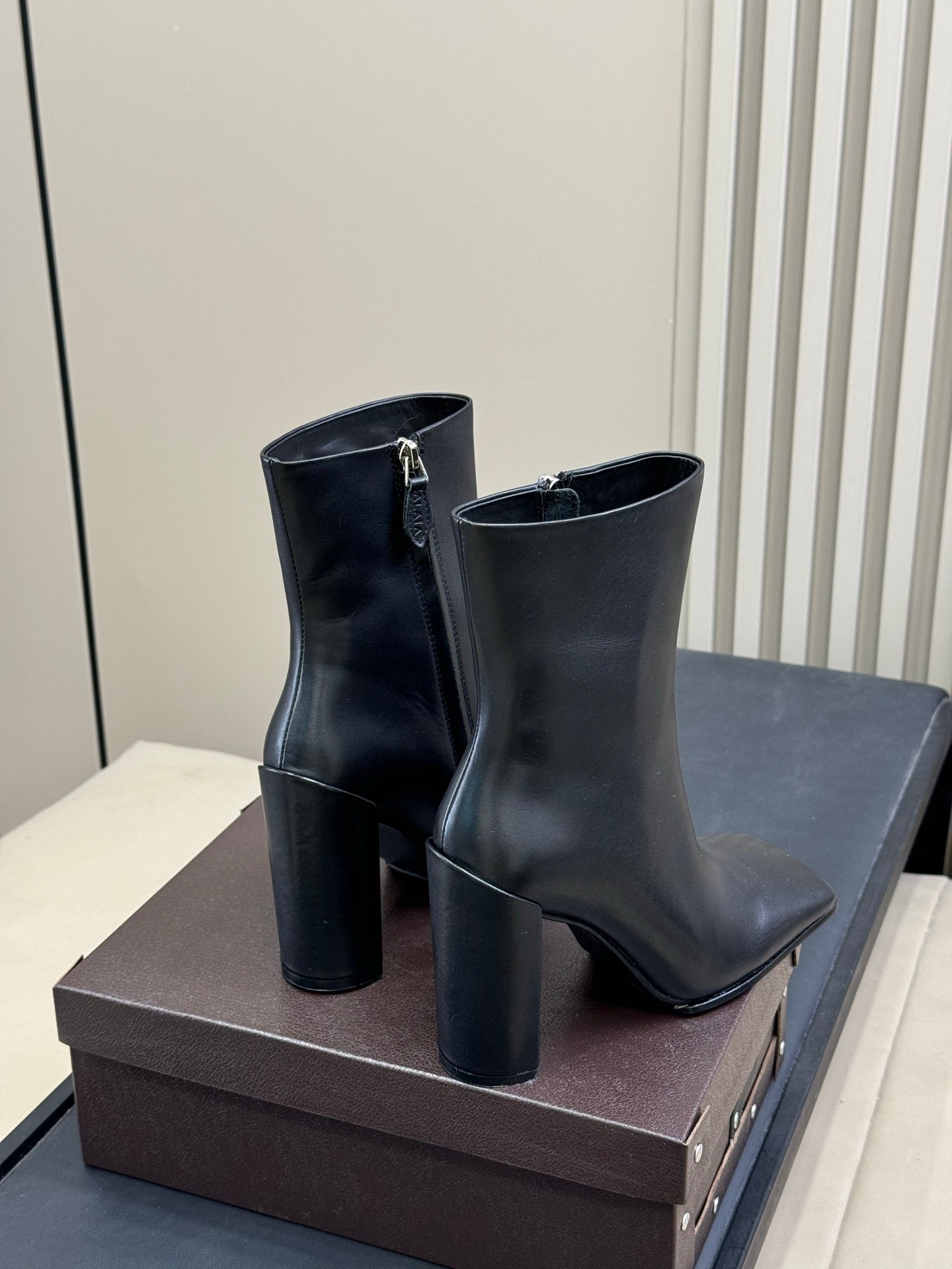 ALAIA 25S SQUARE ANKLE BOOTS IN BLACK CALFSKIN