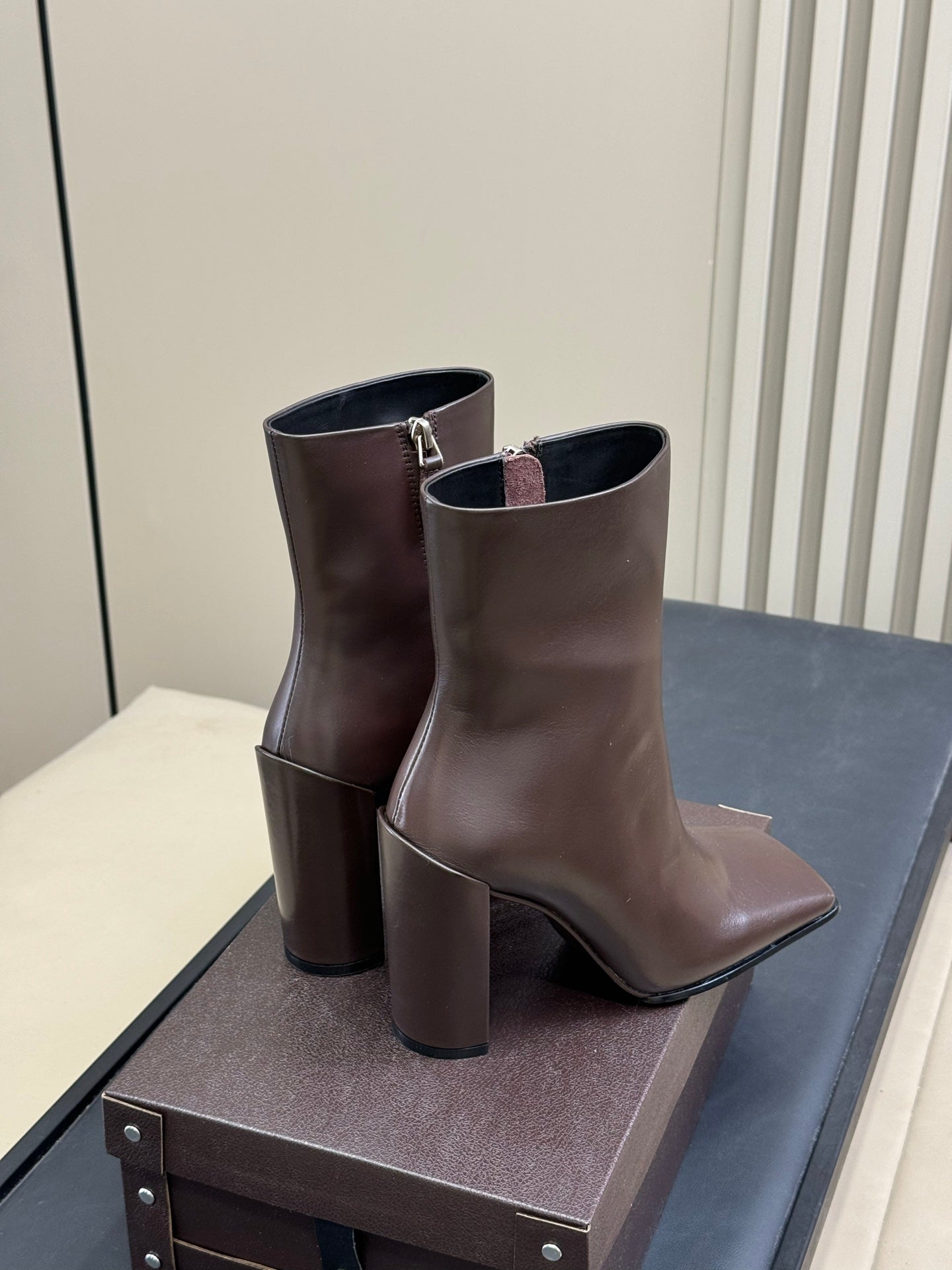 ALAIA 25S ANKLE HIGH-HEELED BOOTS IN DARK BROWN CALFSKIN