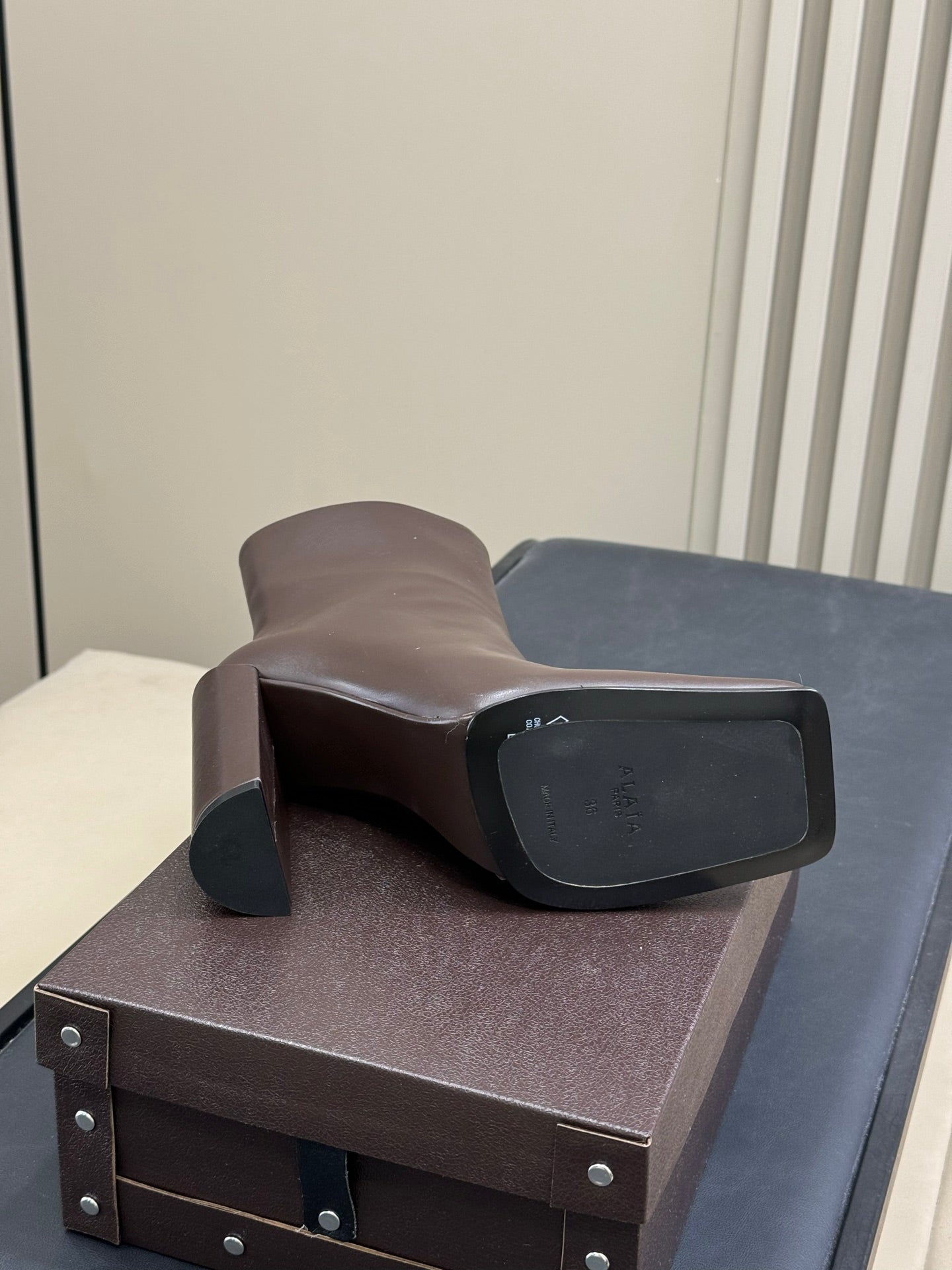 ALAIA 25S ANKLE HIGH-HEELED BOOTS IN DARK BROWN CALFSKIN