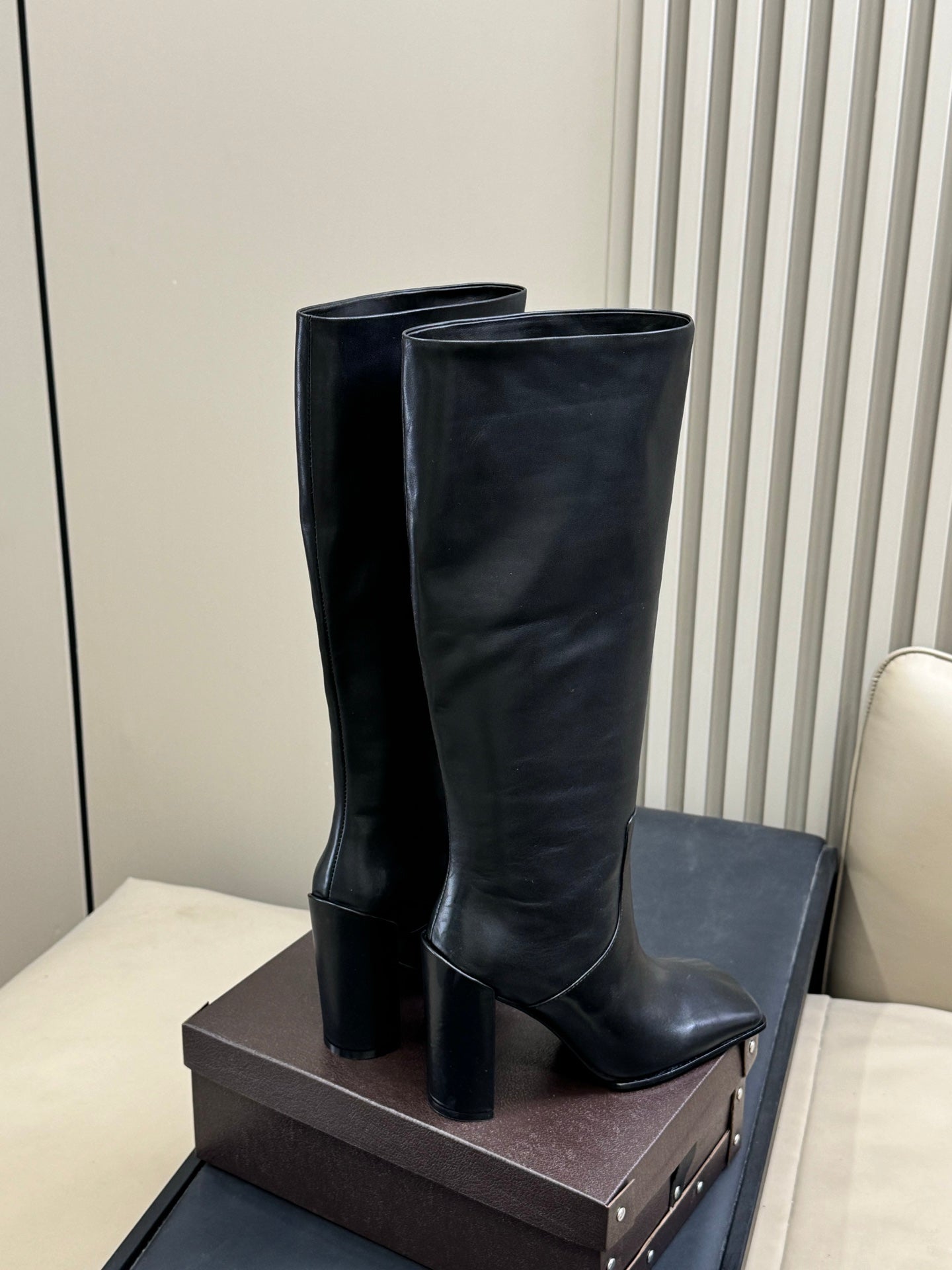 ALAIA 25S KNEE-HIGH SQUARE-TOE BOOTS IN BLACK CALFSKIN