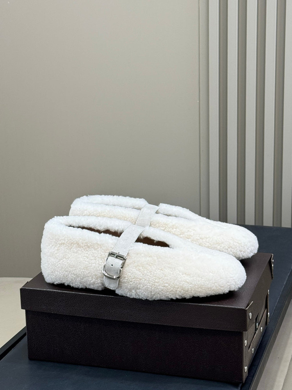 ALAIA 25S COZY MARY JANE SHEARLING FLATS IN WHITE