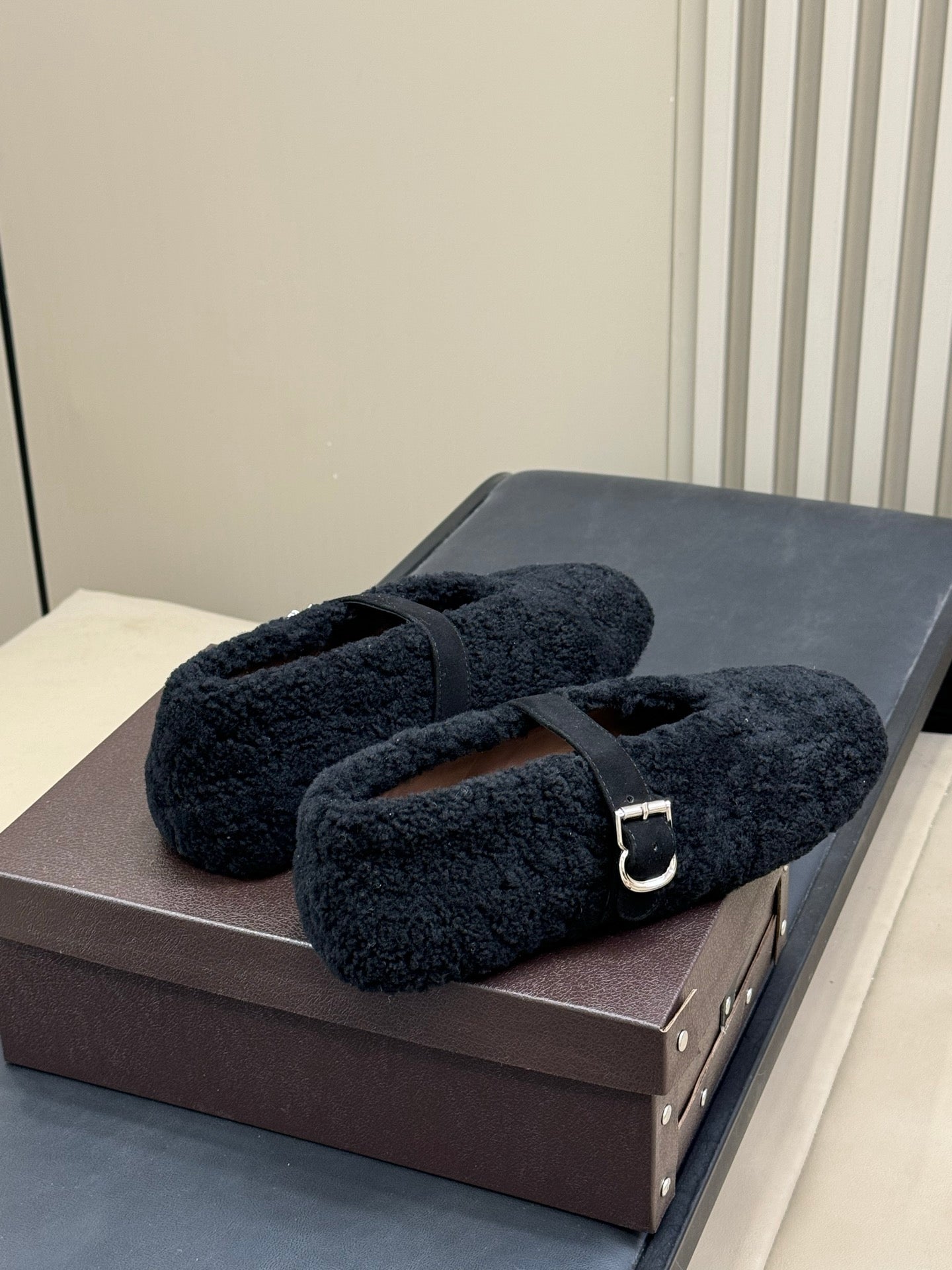 ALAIA 25S COZY MARY JANE SHEARLING FLATS IN BLACK