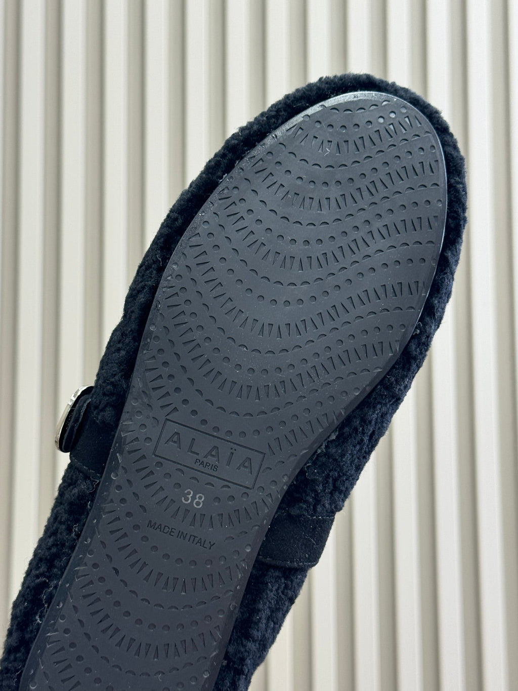 ALAIA 25S COZY MARY JANE SHEARLING FLATS IN BLACK