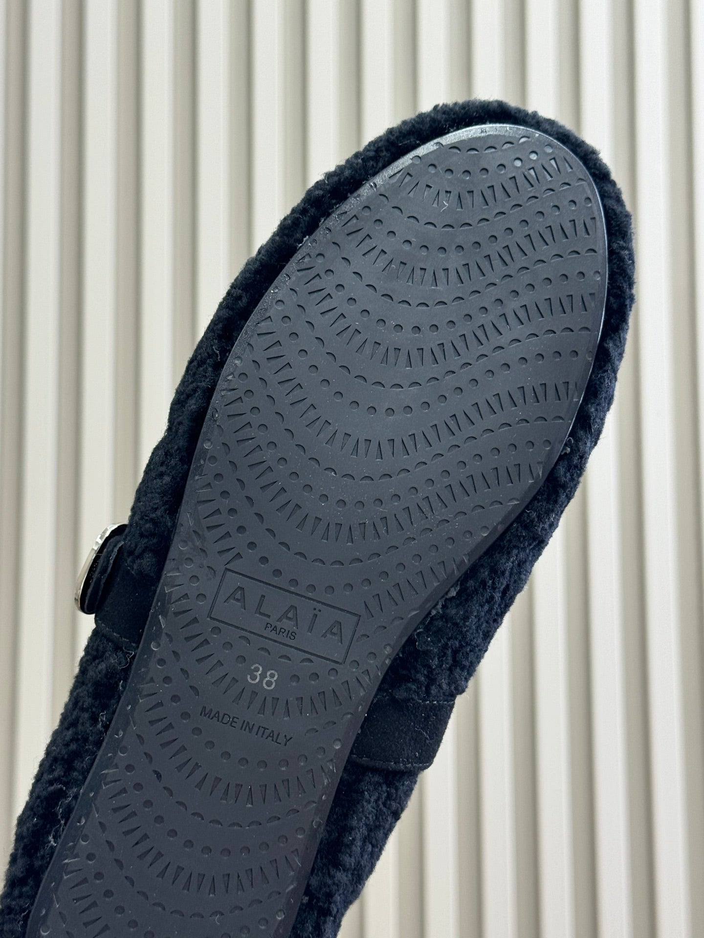 ALAIA 25S COZY MARY JANE SHEARLING FLATS IN BLACK