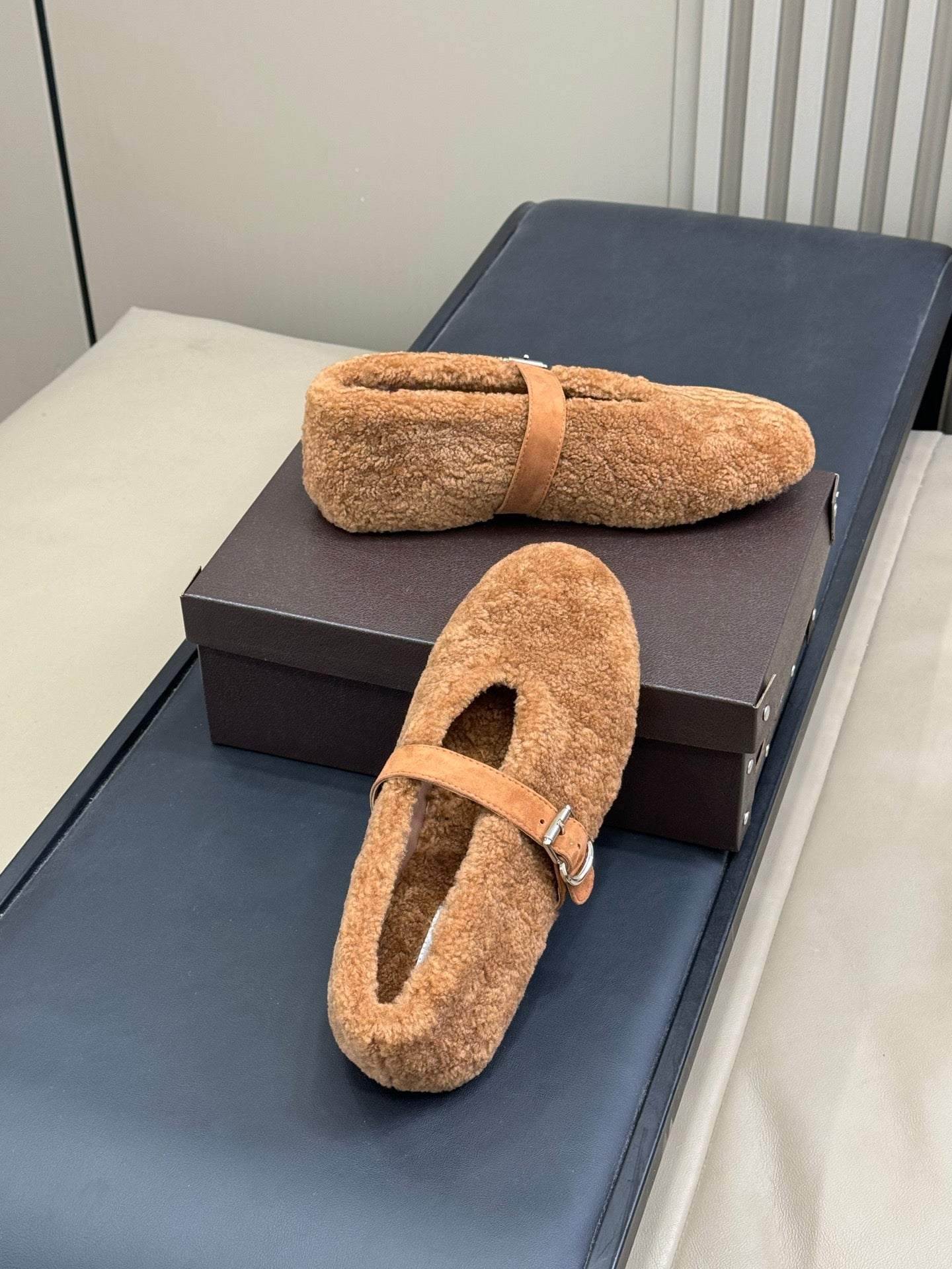 ALAIA 25S COZY MARY JANE SHEARLING FLATS IN CARAMEL