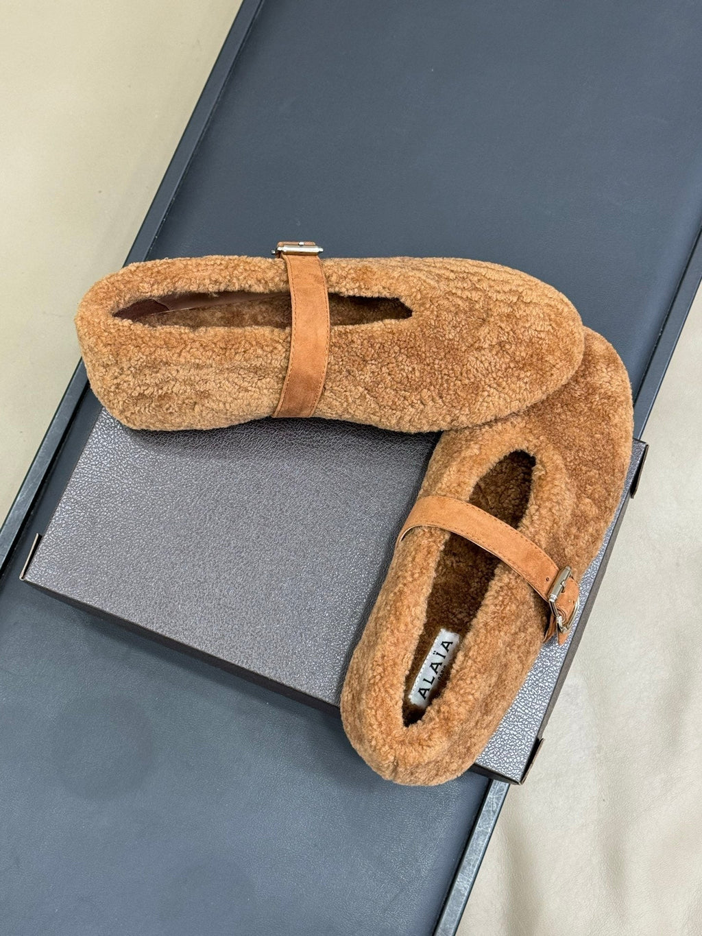 ALAIA 25S COZY MARY JANE SHEARLING FLATS IN CARAMEL