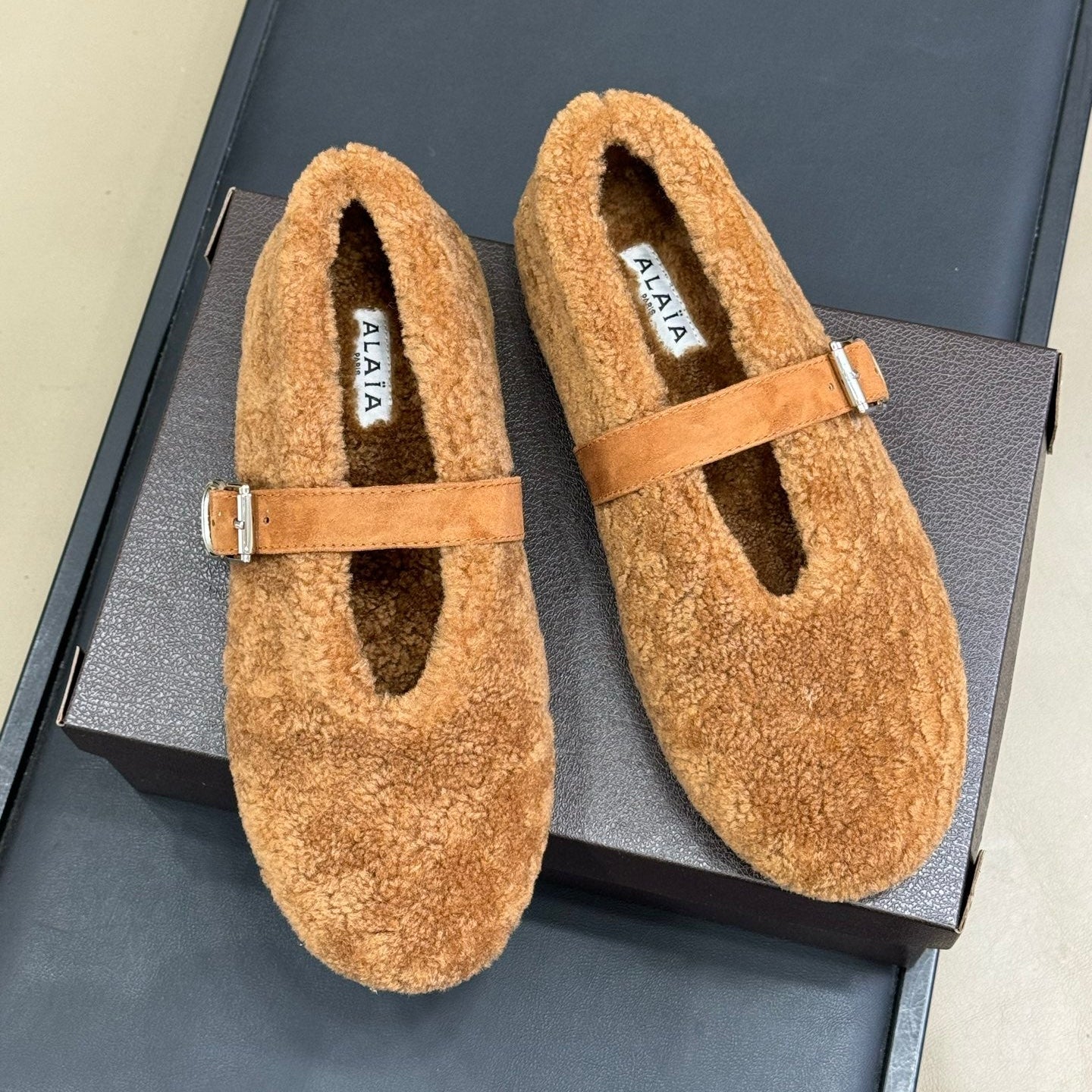 ALAIA 25S COZY MARY JANE SHEARLING FLATS IN CARAMEL