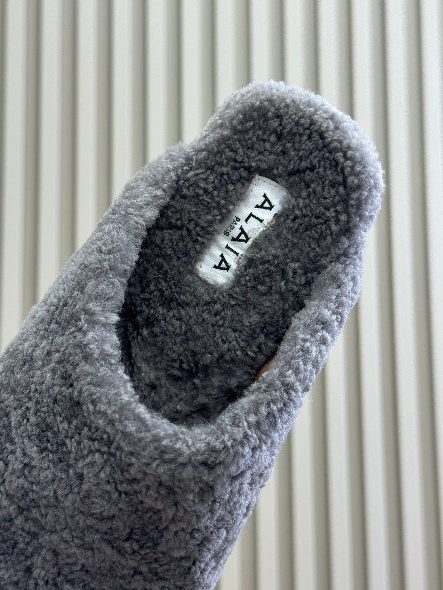 ALAIA 25S SHEARLING COZY SLIPPERS IN DARK GRAY