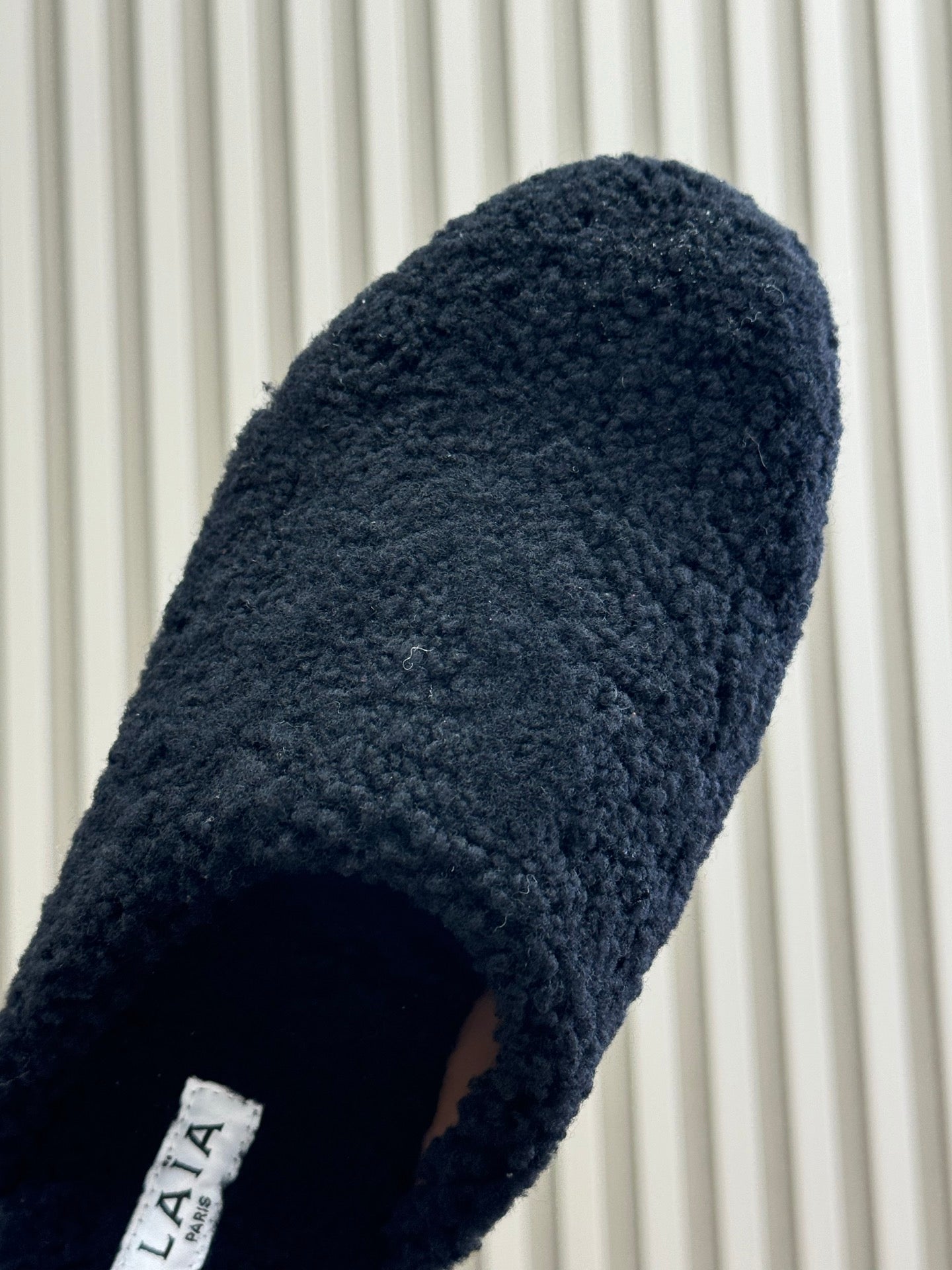 ALAIA 25S SHEARLING COZY SLIPPERS IN BLACK