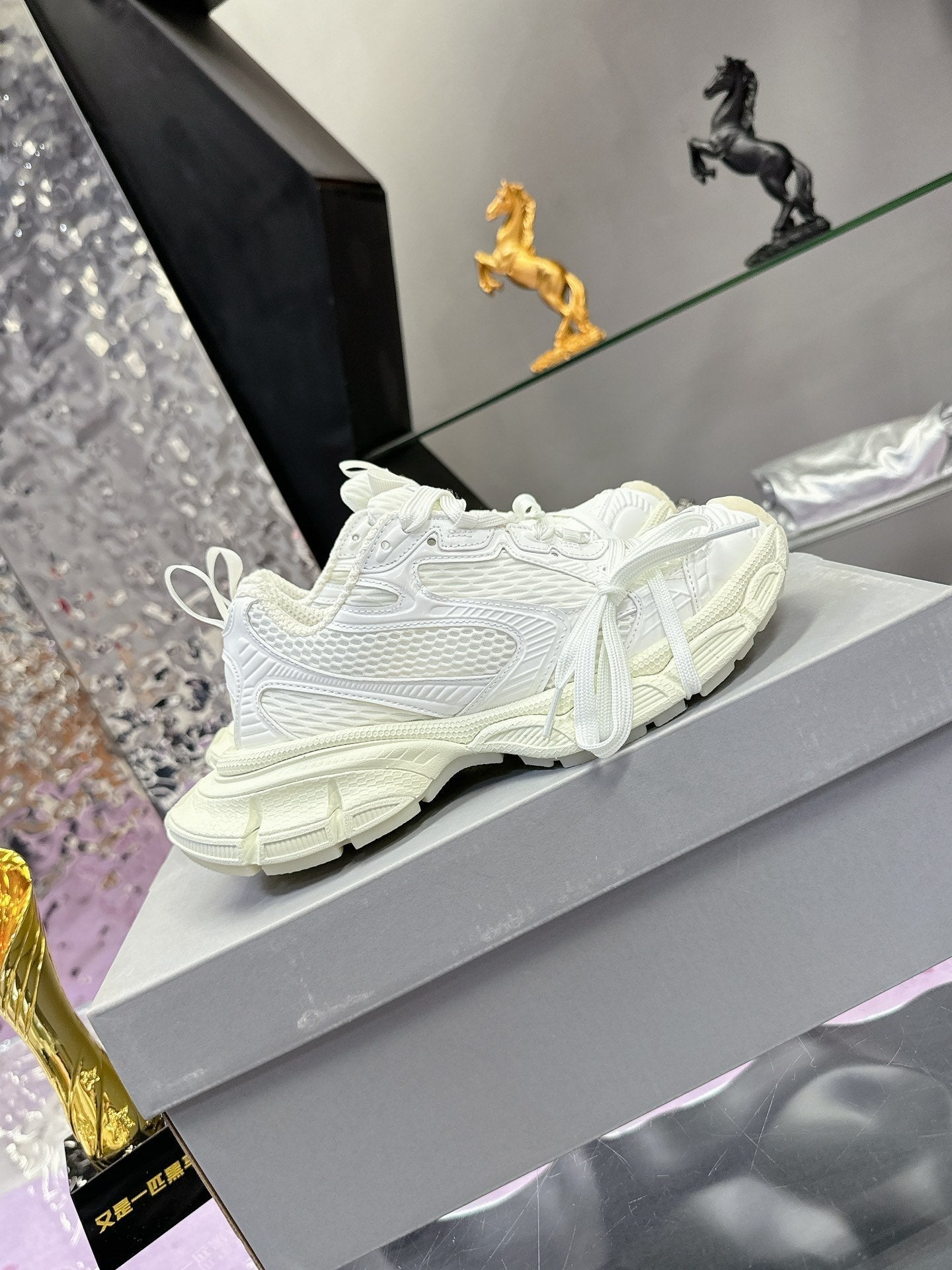 3XL SNEAKER IN WHITE MESH AND POLYURETHANE