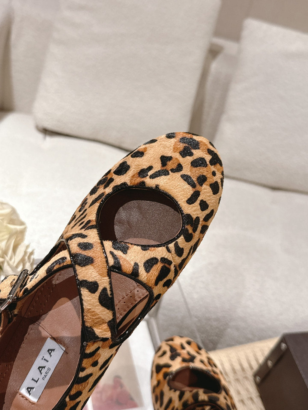 ALAIA 25S CRISS CROSS BALLET FLATS IN LEOPARD SUEDE